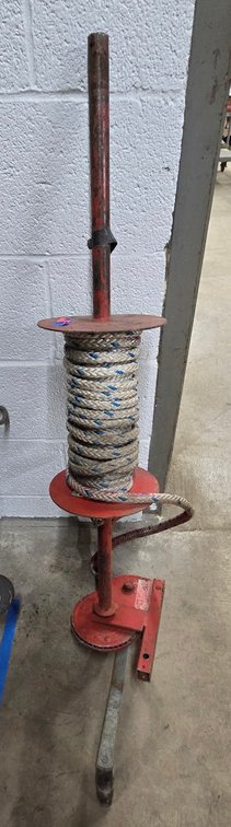 Hand Winch with Rope-Well Rm