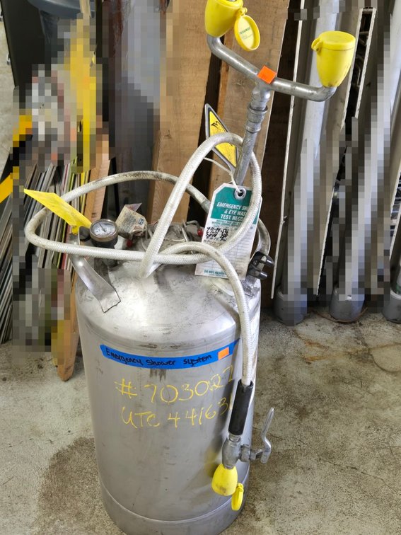 Emergency Eye Wash Station - Garage