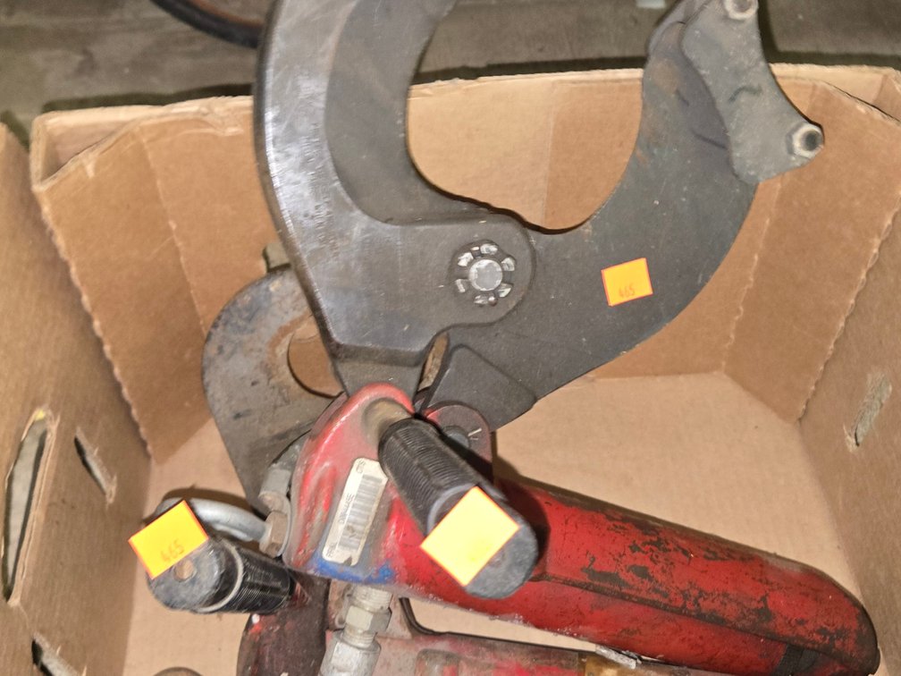 Box Hydraulic Cutters-Central Room