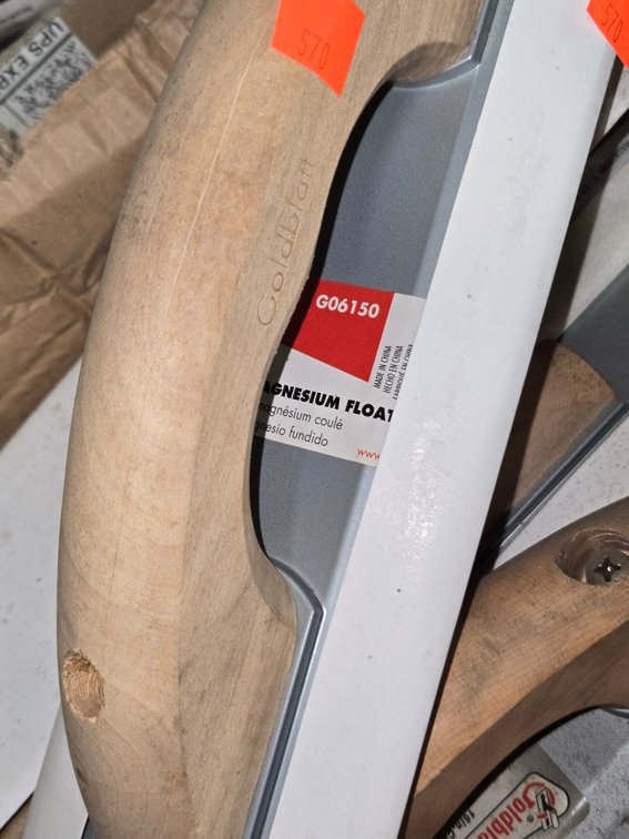 Box Magnesium Floats, NEW - Central Rm