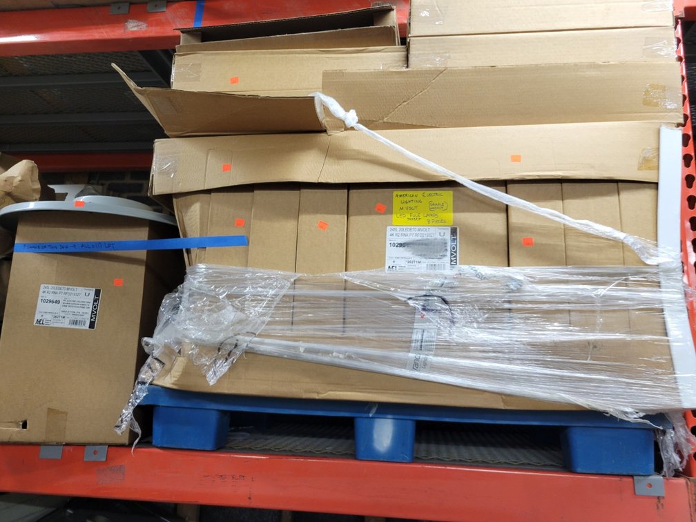 Am. Elec Ltg M Volt, LED Street Pole Lamps-Cent Rm