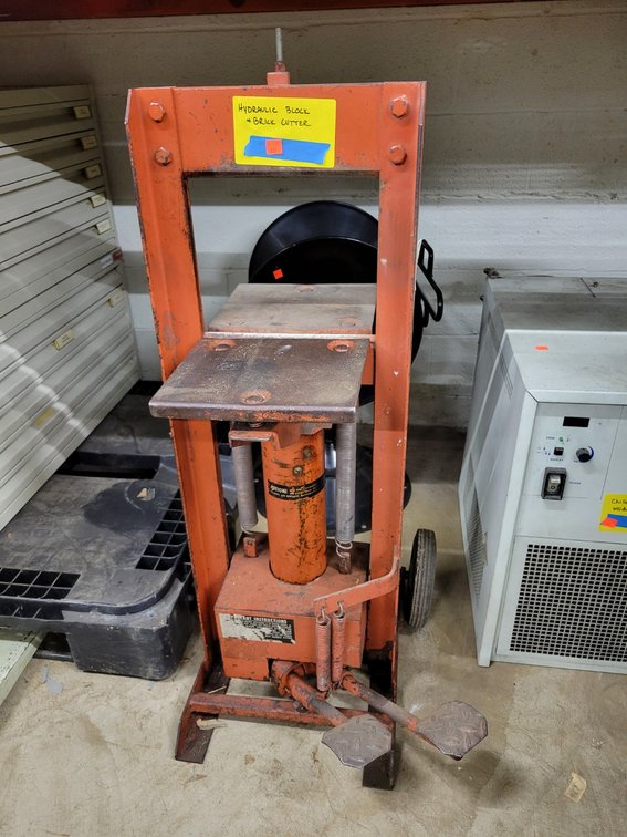 Hydraulic Block & Brick Cutter-Central Room