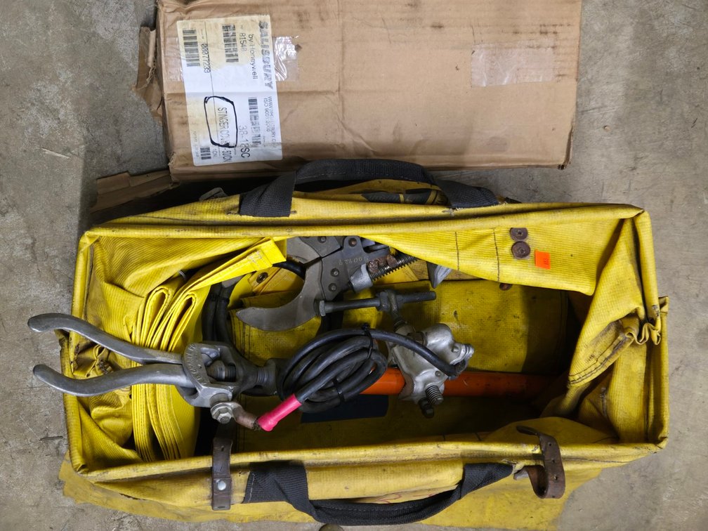 Rigging Bag with Grounding Clamps-Central Room