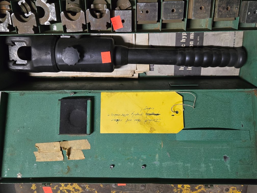Burndy Hydraulic Crimping Tool w/ Dies-Well Rm