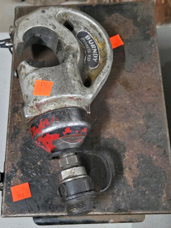 (2) Burndy Hydr. Crimping Tools, (1) Box, (1) w/ Dies - Well Rm