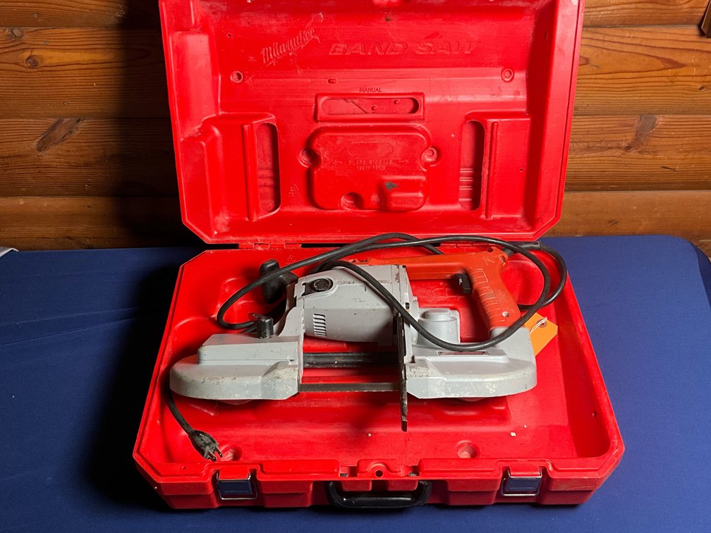 Milwaukee Deep Cut Band Saw