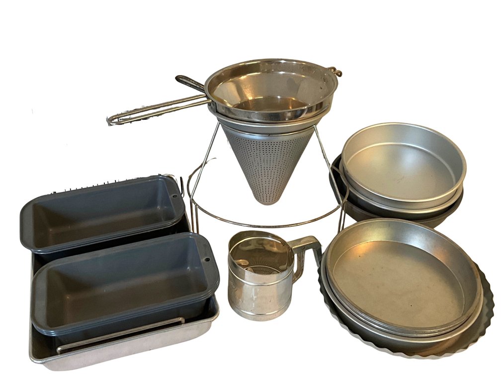 Baking Pans, Cooling Racks & Kitchen Strainers