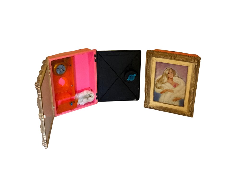 Barbie Fashion Face Vanity & Framed Barbie Picture