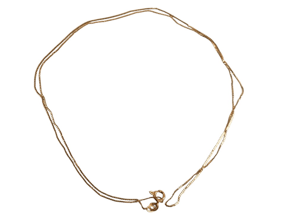 Elegant 18K Gold Serpentine Link Chain
