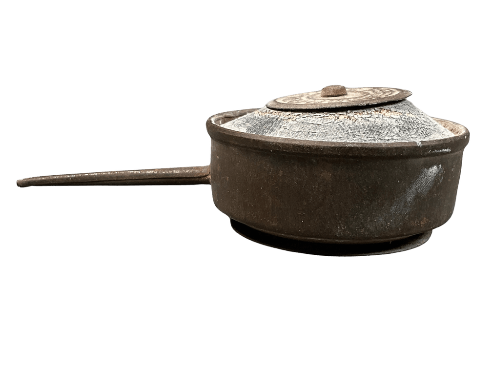 The Defender Gun Gunpowder Flask 