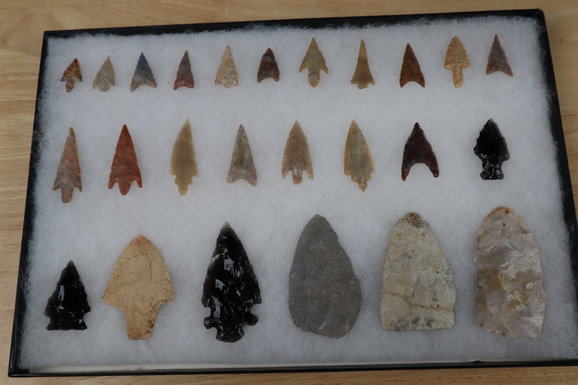 Frame of (25) Projectile Points and Arrowheads