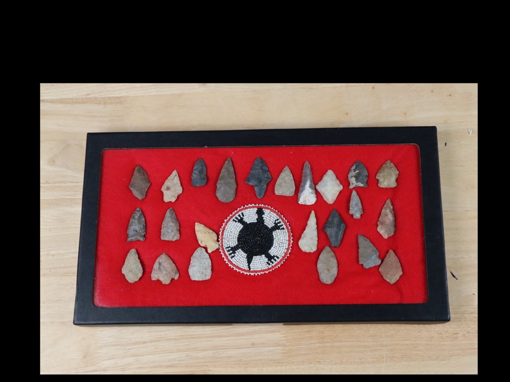 (24) Framed Indian Arrowheads and Beadwork