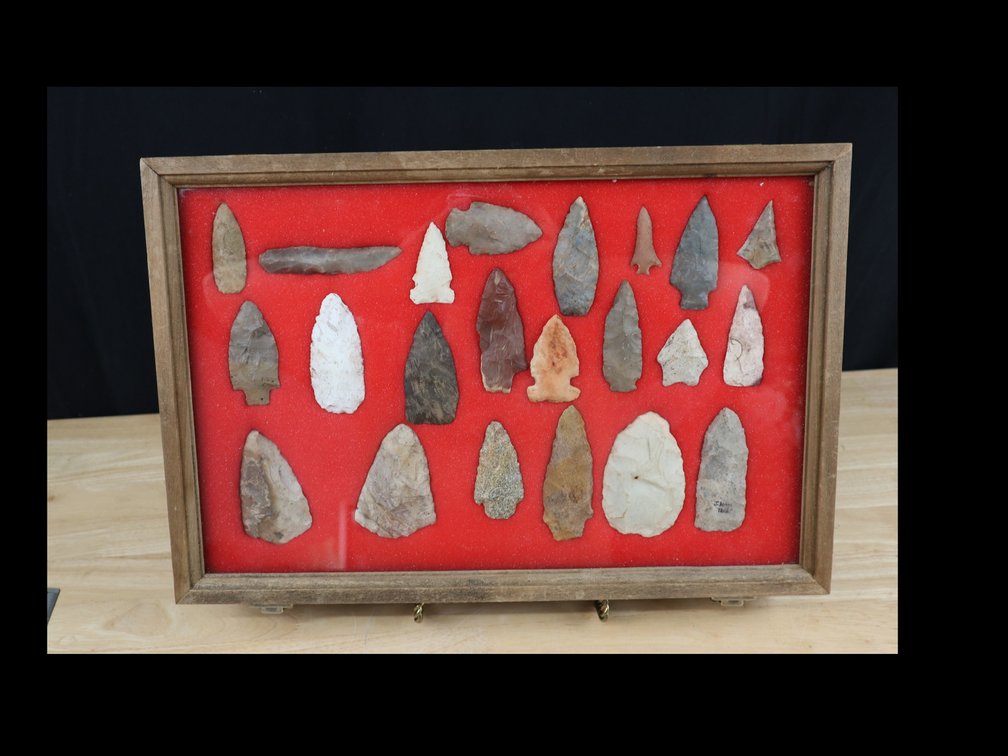 (22) Frame of Southern Arrowheads, Knife and Blades