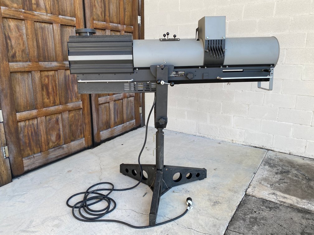 *Lycian 1290 2kW Xenon XLT Long Throw Followspot on Stand *Needs Repair