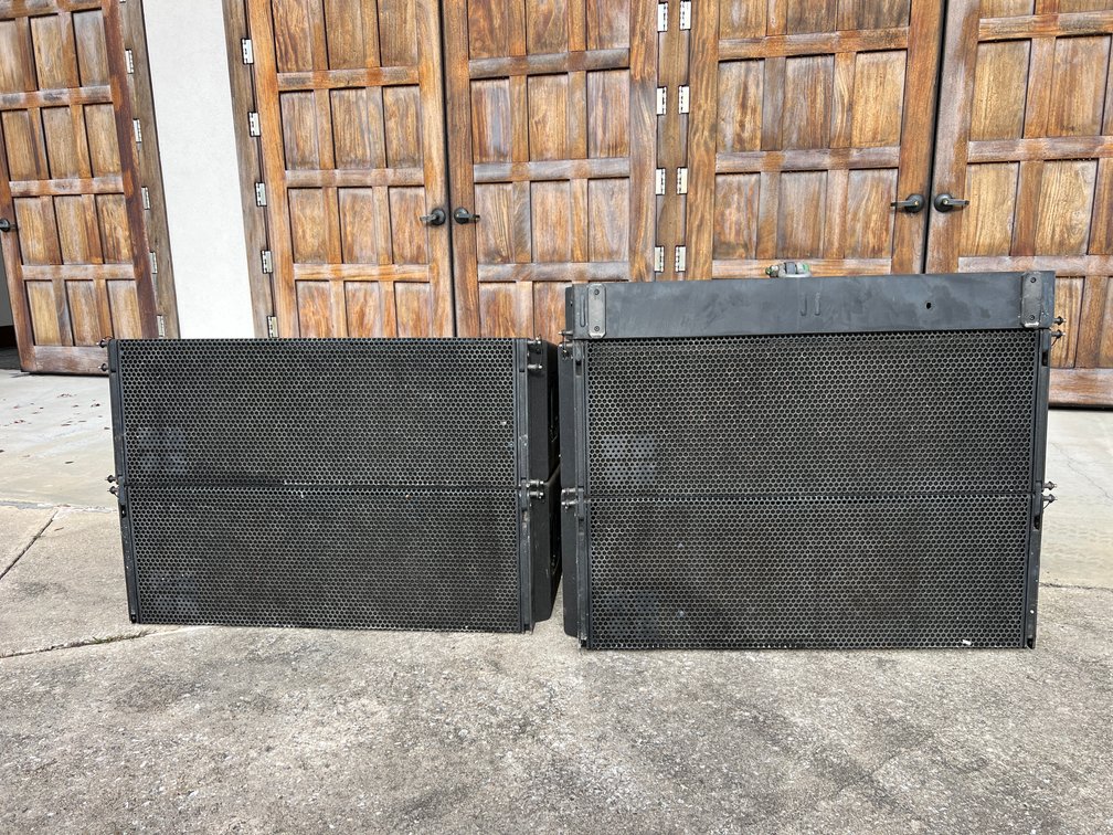 (4) d&b Audiotechnik J8 Loudspeakers with (2) d&b Audiotechnik 30D Amplifiers and Rigging