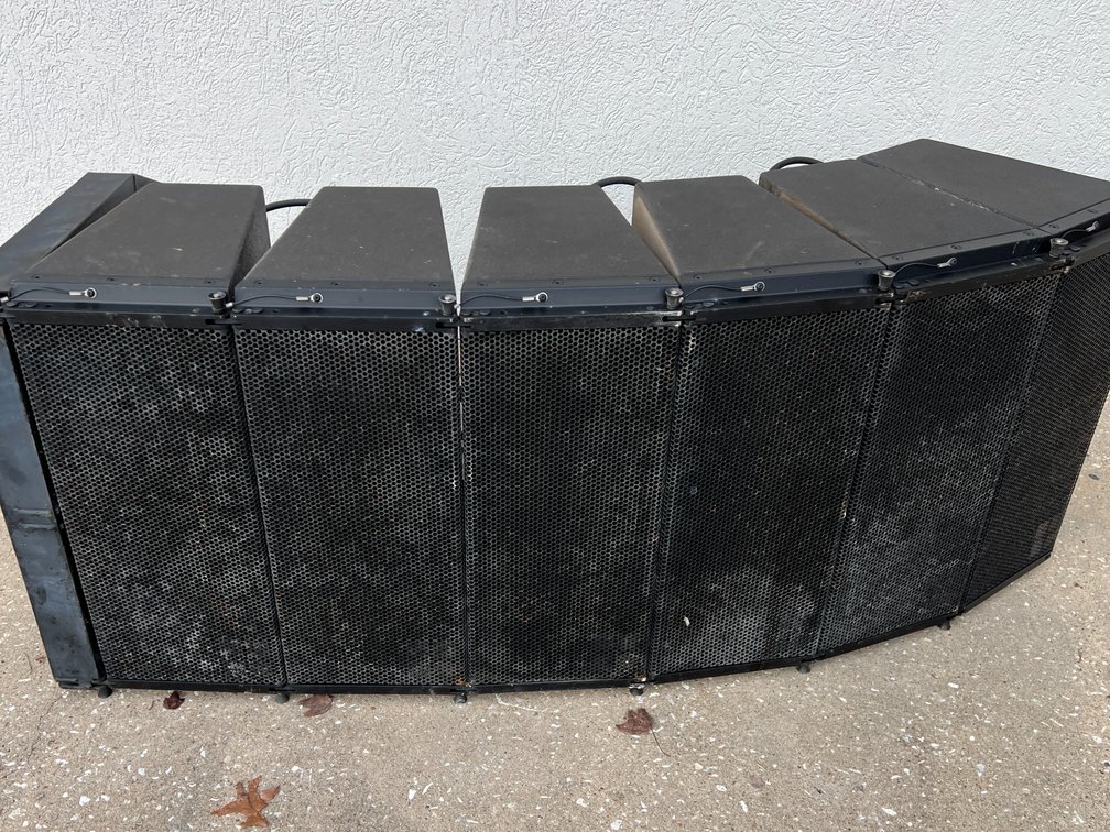 (6) d&b Yi8 Loudspeakers with Rigging