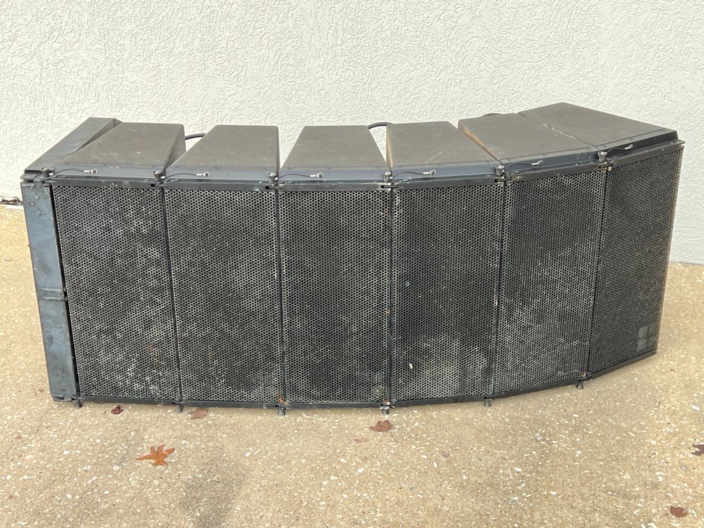 (6) d&b Yi8 Loudspeakers with Rigging