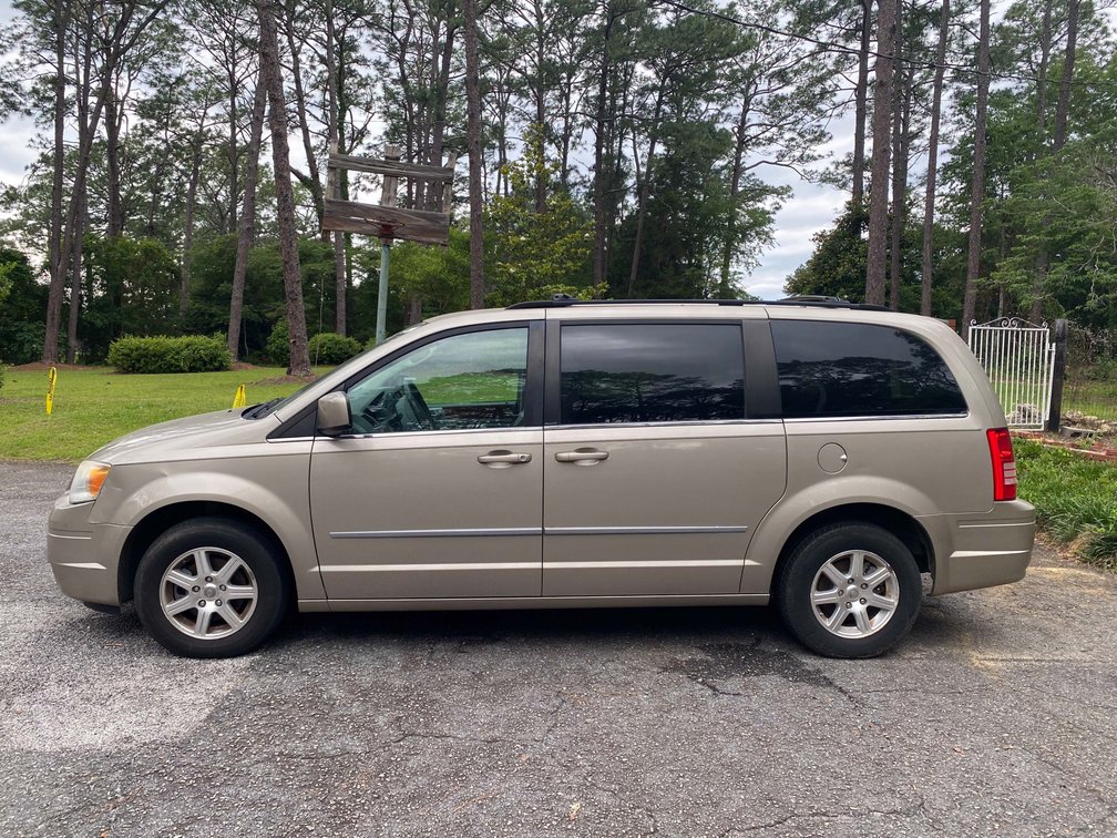 2009 Chrysler Town & Country Van