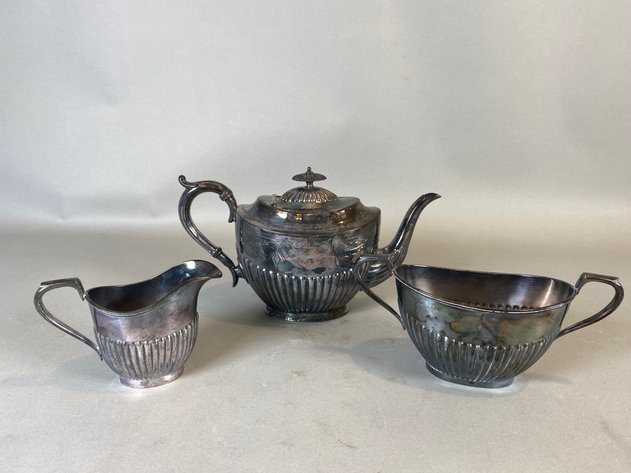 Image for (3) Piece Vintage Silver Plated Tea Service Includes Tea Pot, Cream and Sugar Dish