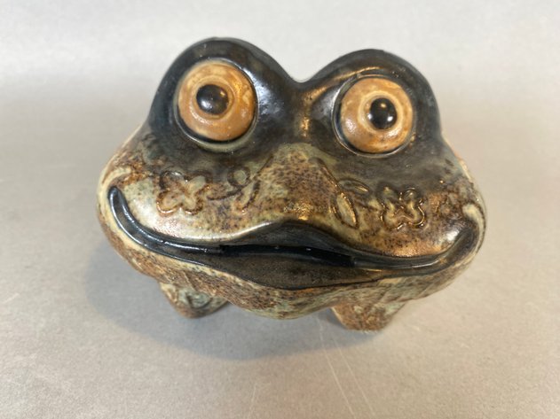 Image for Vintage Signed Jim Rumph Raven Mug, Vintage Pottery Frog Coin Bank, and Hand Painted Pelican Pottery