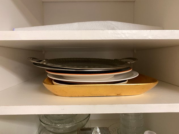 Image for Contents of Kitchen Cabinet Including (4) Shelves