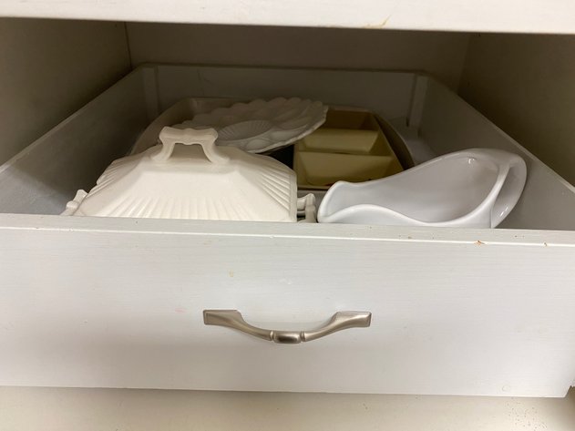Image for Contents of Kitchen Cabinet Including (4) Shelves
