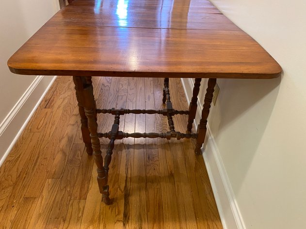 Image for American Early 20th Century Walnut Drop Leaf Gateleg Table Dining Table