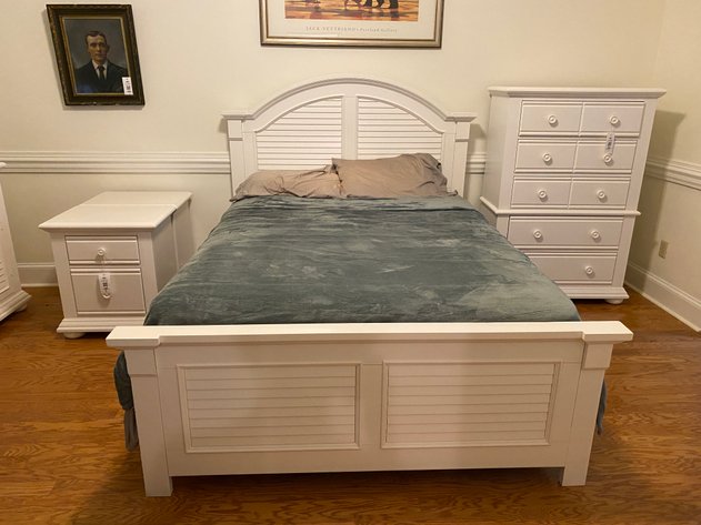 Image for Liberty Furniture Summer House Queen Size Bed Matches Lots 194, 196, 197, 198