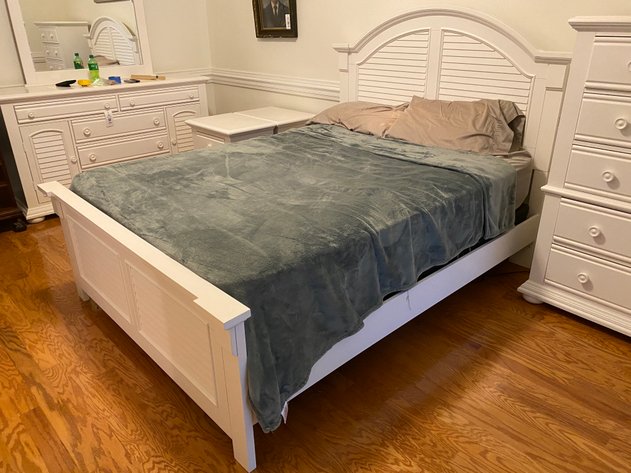 Image for Liberty Furniture Summer House Queen Size Bed Matches Lots 194, 196, 197, 198