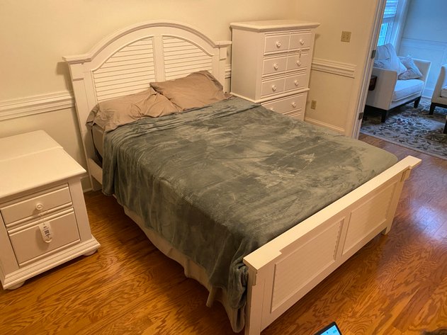 Image for Liberty Furniture Summer House Queen Size Bed Matches Lots 194, 196, 197, 198