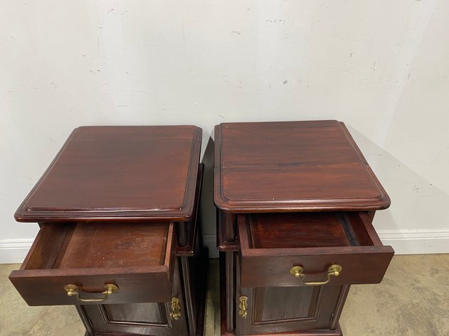 Image for Pair of Vintage Traditional Style Cherry Finish One Drawer Nightstands with Locking Cabinet Doors