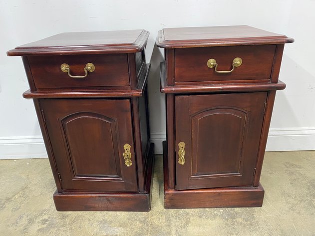 Image for Pair of Vintage Traditional Style Cherry Finish One Drawer Nightstands with Locking Cabinet Doors