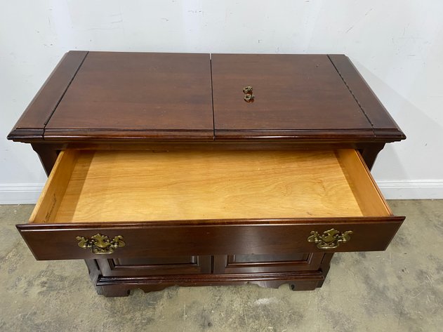 Image for Vintage Thomasville Georgian Style Flip Top Server Cabinet