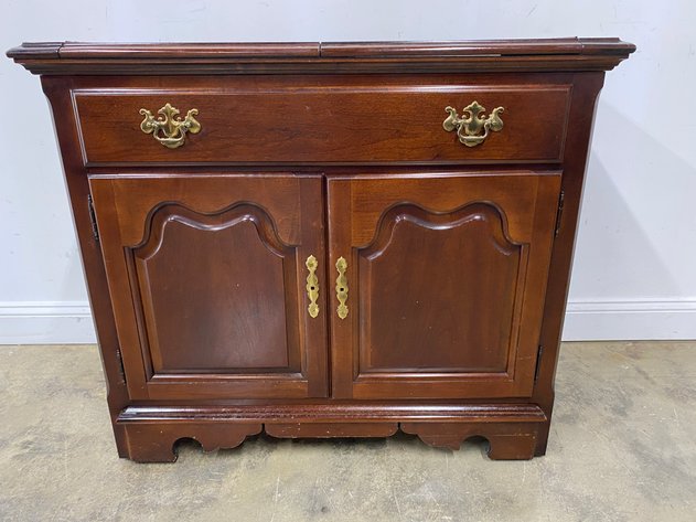 Image for Vintage Thomasville Georgian Style Flip Top Server Cabinet