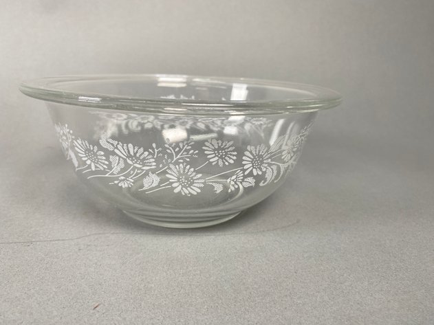 Image for Collection of Vintage Kitchenware Including Pink Depression Glass Tumblers, Pyrex Mixing Bowls, Beehive & Goose Measuring Cup Sets