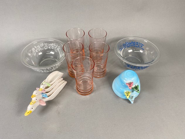 Image for Collection of Vintage Kitchenware Including Pink Depression Glass Tumblers, Pyrex Mixing Bowls, Beehive & Goose Measuring Cup Sets