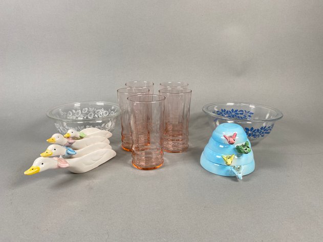 Image for Collection of Vintage Kitchenware Including Pink Depression Glass Tumblers, Pyrex Mixing Bowls, Beehive & Goose Measuring Cup Sets