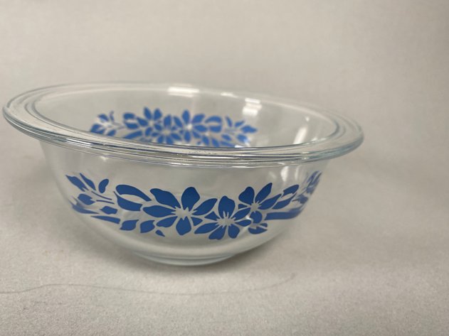 Image for Collection of Vintage Kitchenware Including Pink Depression Glass Tumblers, Pyrex Mixing Bowls, Beehive & Goose Measuring Cup Sets