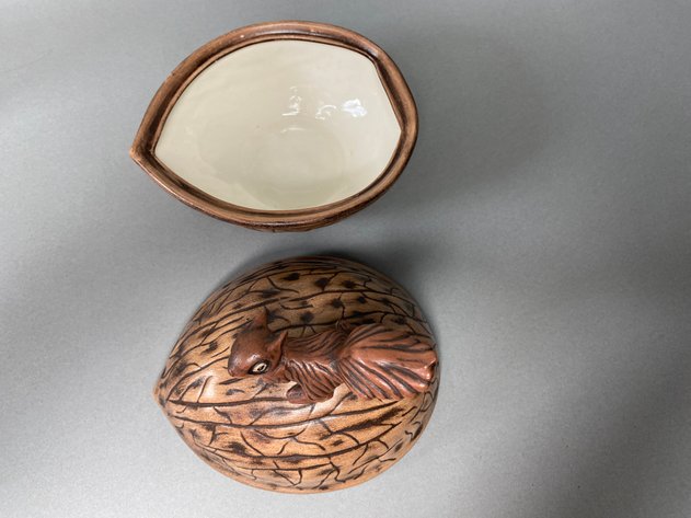 Image for Collection Vintage Country Kitchen  Décor Including Longaberger Basket, Siesta Ware  Mugs, Atlas EZ Seal Jar & More