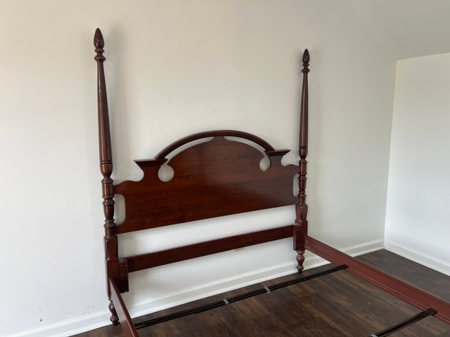 Image for Queen Size Traditional Four-Poster Bed with Turned Posts & Arched Headboard