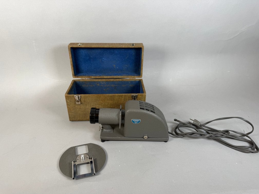 Vintage Argus 35Mm Slide Projector With Carrying Case & Slide Holder