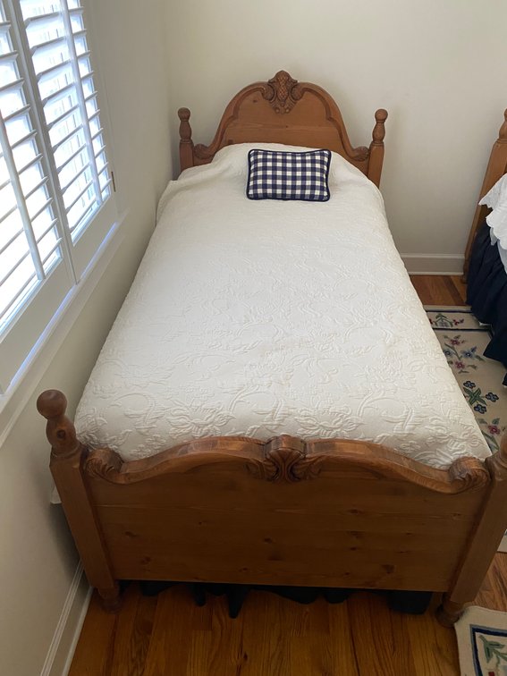 Vintage Hand Carved Wooden Twin Bed With Pineapple Motif Matches Lot 164