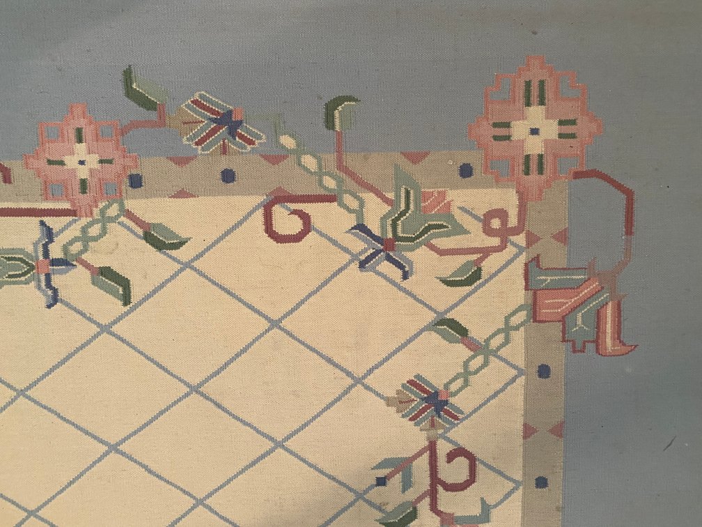 Hand-Woven Area Rug With Floral & Geometric Design