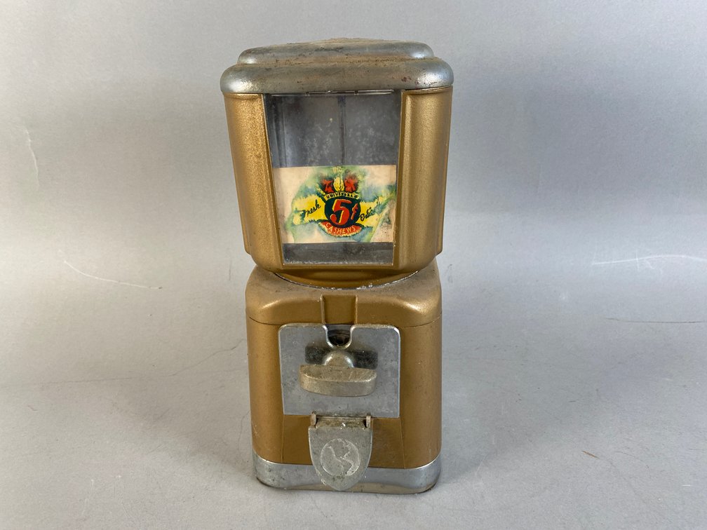 Vintage 1950s Universal Vendors 5-Cent Tabletop Vending Machine