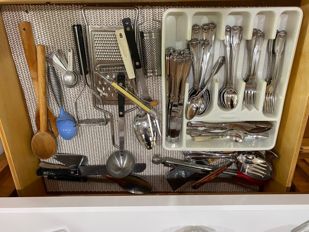 Contents Of Kitchen Drawer