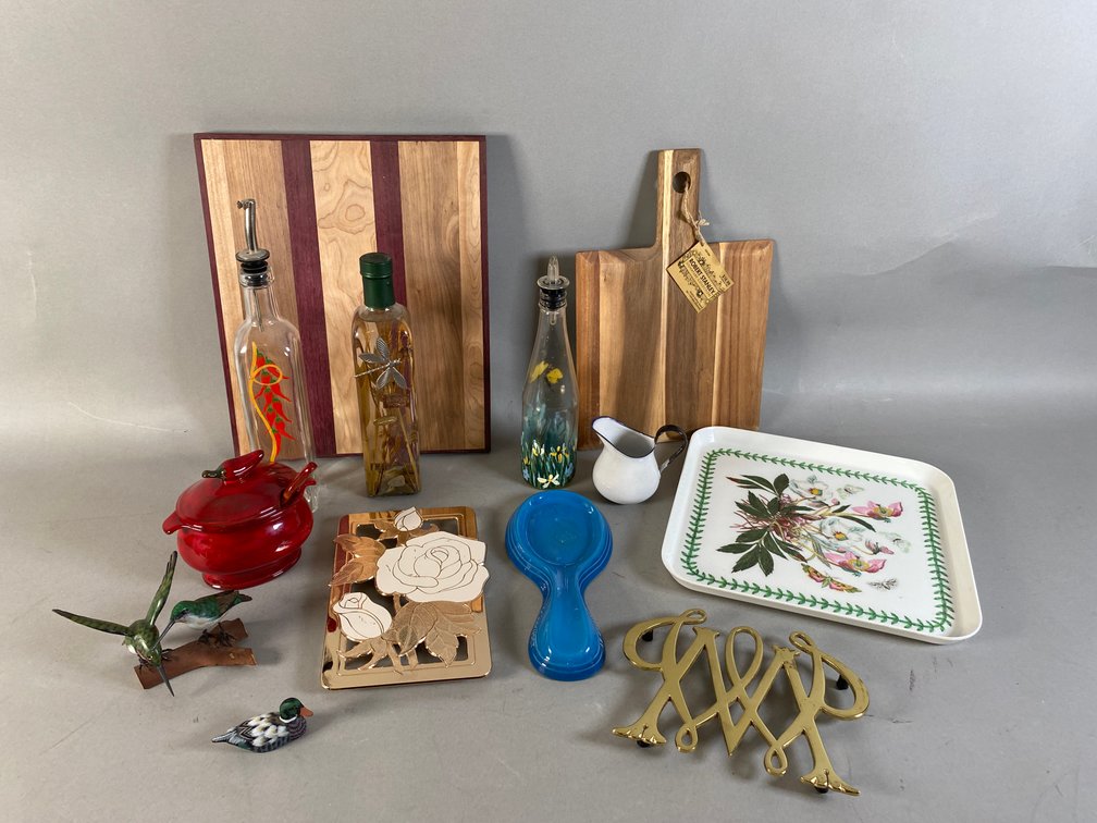 (10) Plus Kitchen Trivets, Oil Bottles, Cutting Boards, Trays And More