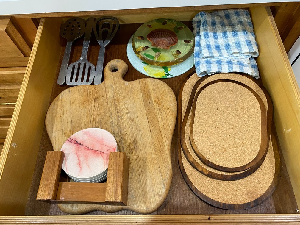 Contents Of Kitchen Drawer