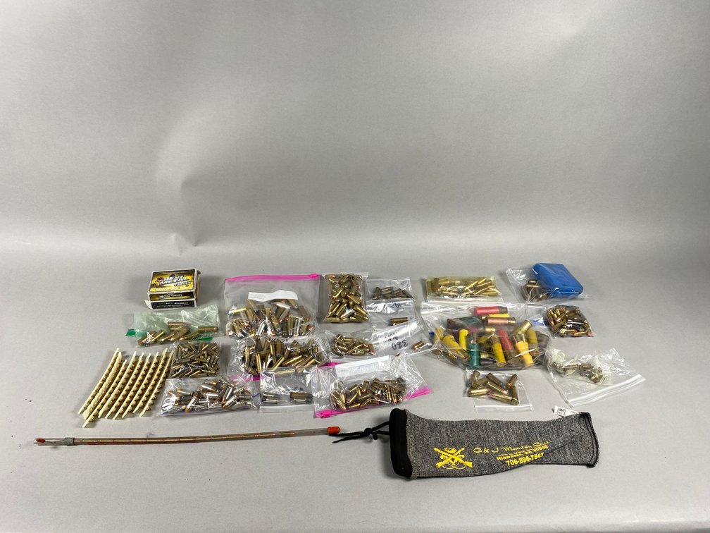 Assortment of 100+/- Rounds of Live & Blank Pistol and Shotgun Ammunition of different calibers & Gauges