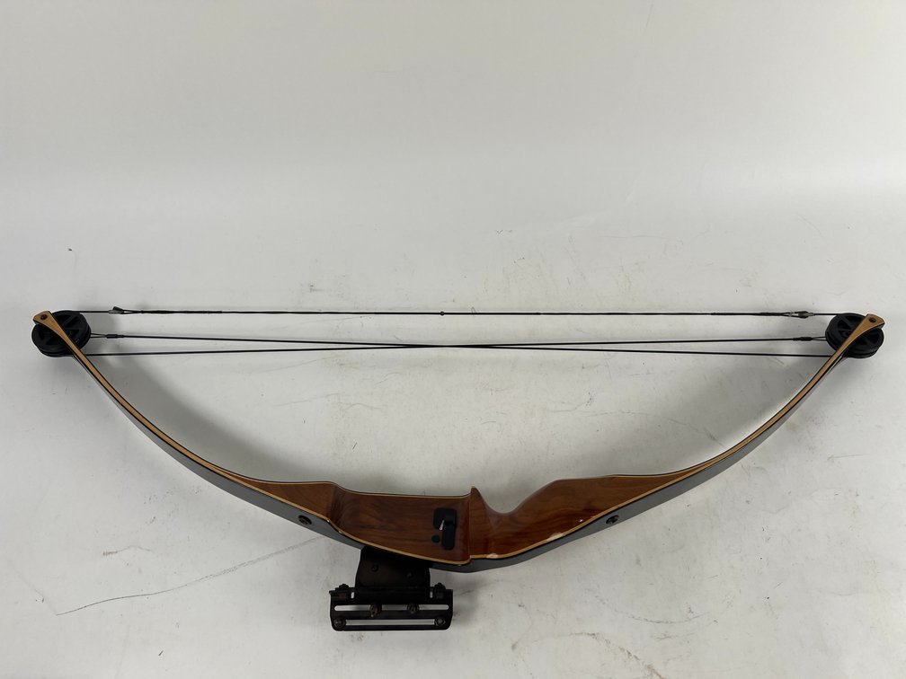Vintage Browning Bantam 37" Compound Bow with a Ranging 20/20 Archery Sight