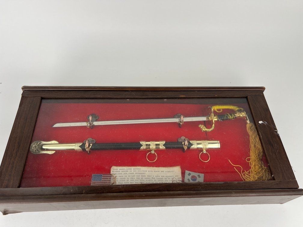 Decorative Korean Military-style Oficers Sword with Ornate Gold Trim